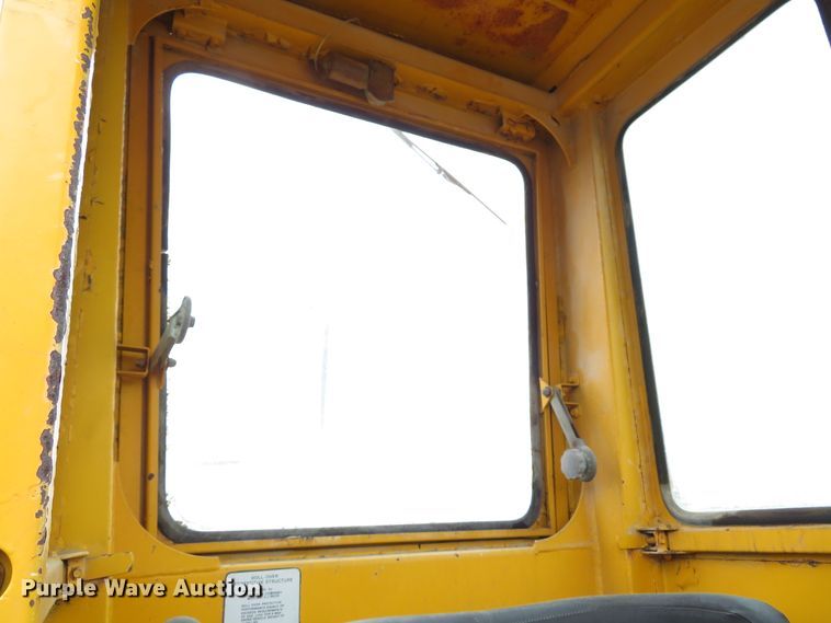 image for item DI2067 1975 John Deere 570A motor grader