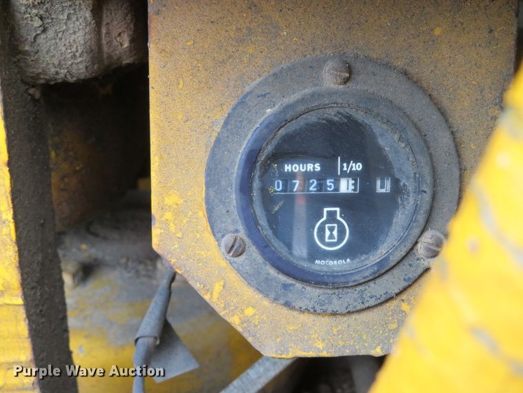 image for item DI2067 1975 John Deere 570A motor grader