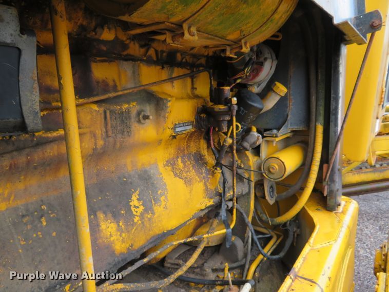 image for item DI2067 1975 John Deere 570A motor grader