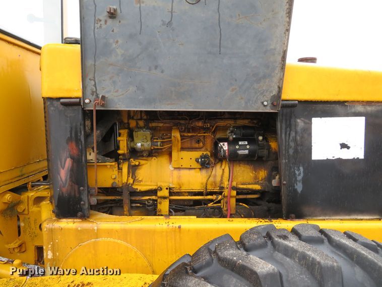 image for item DI2067 1975 John Deere 570A motor grader