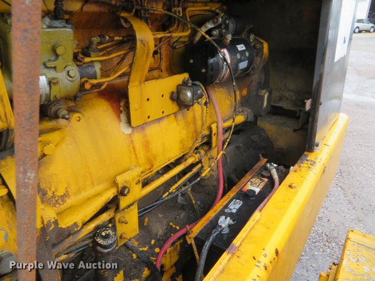 image for item DI2067 1975 John Deere 570A motor grader