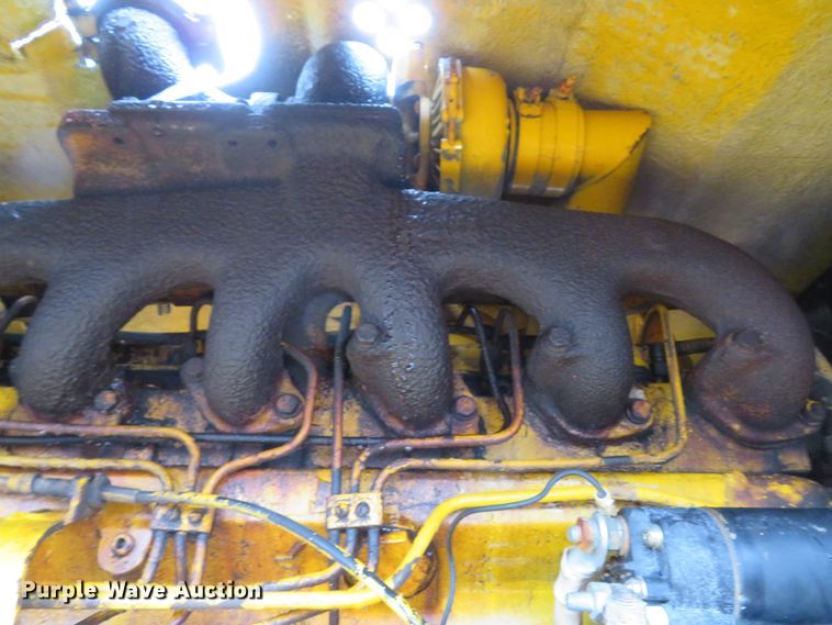 image for item DI2067 1975 John Deere 570A motor grader