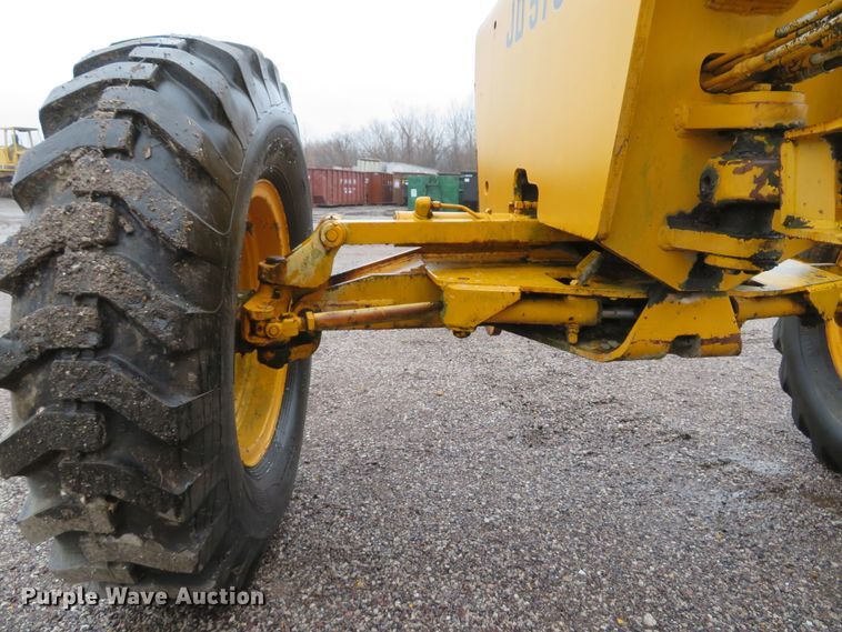 image for item DI2067 1975 John Deere 570A motor grader