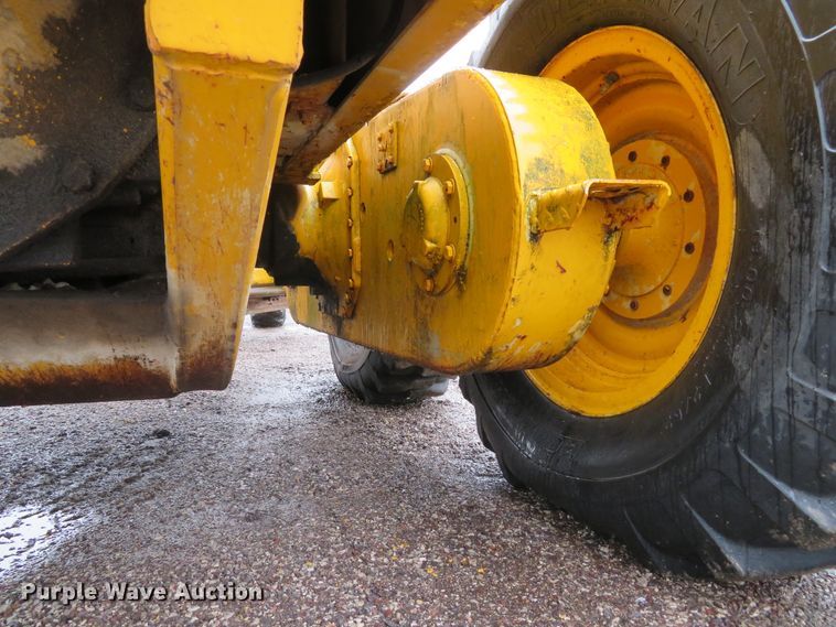 image for item DI2067 1975 John Deere 570A motor grader