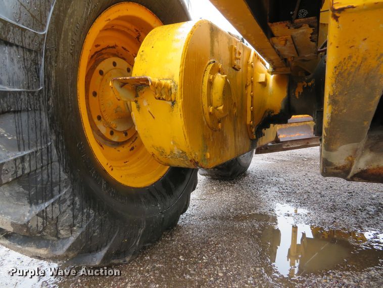 image for item DI2067 1975 John Deere 570A motor grader