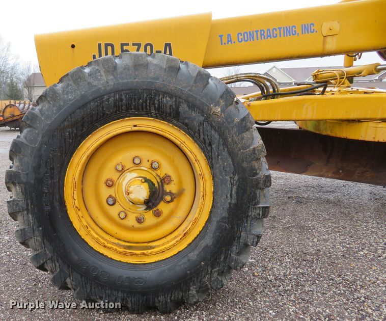 image for item DI2067 1975 John Deere 570A motor grader