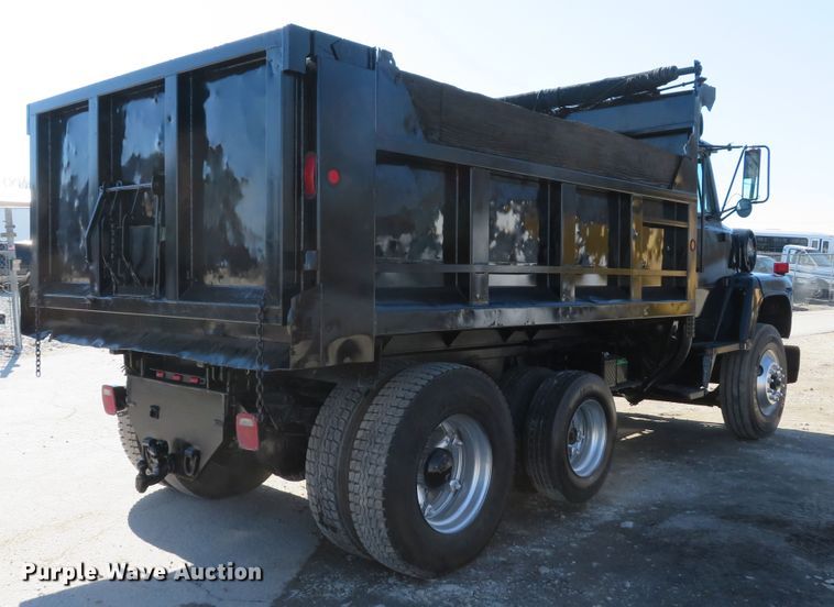 image for item DI2072 1990 Ford L8000 dump truck