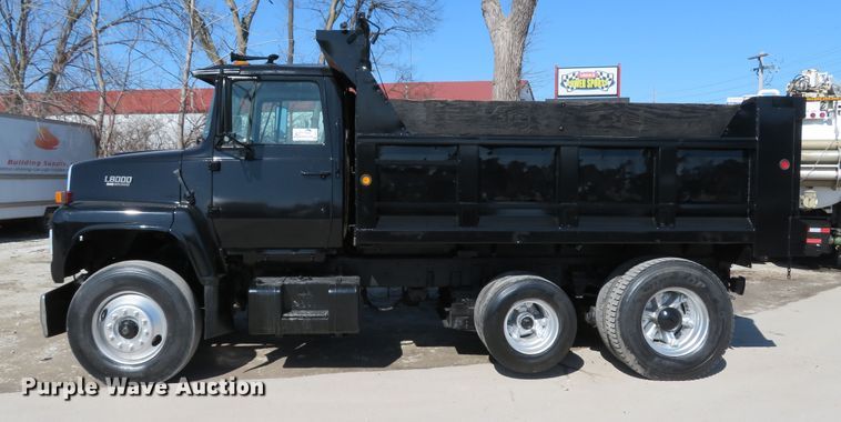 image for item DI2072 1990 Ford L8000 dump truck