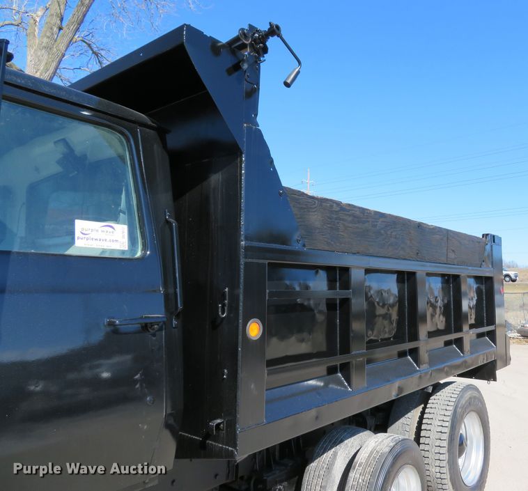image for item DI2072 1990 Ford L8000 dump truck