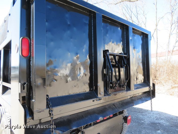 image for item DI2072 1990 Ford L8000 dump truck