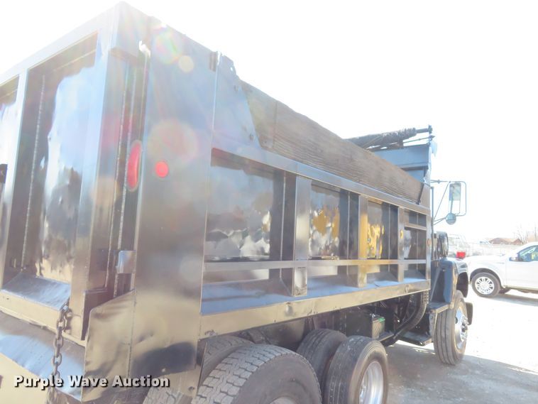 image for item DI2072 1990 Ford L8000 dump truck