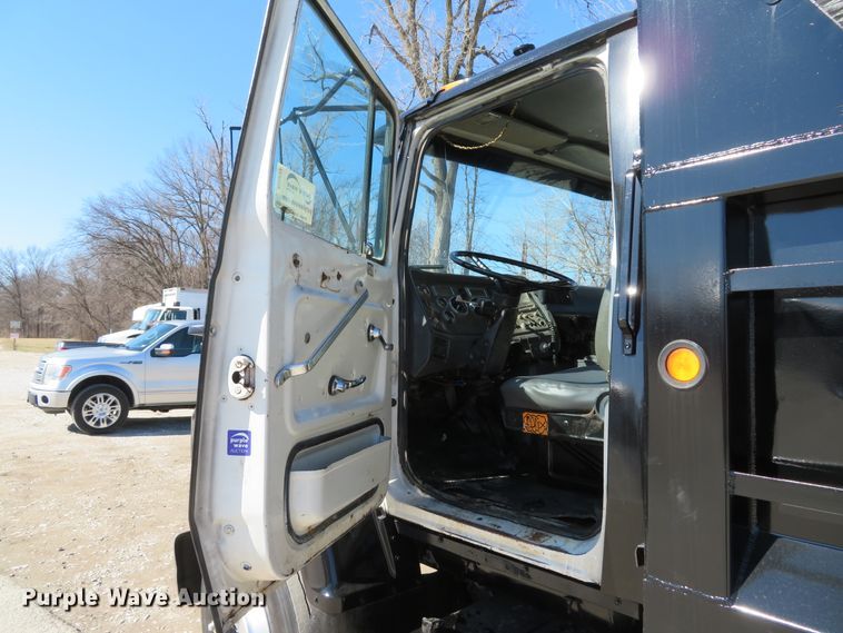 image for item DI2072 1990 Ford L8000 dump truck