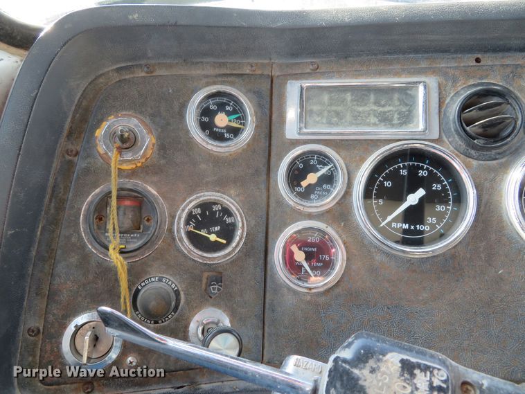 image for item DI2072 1990 Ford L8000 dump truck