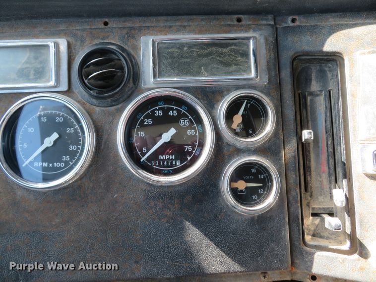 image for item DI2072 1990 Ford L8000 dump truck