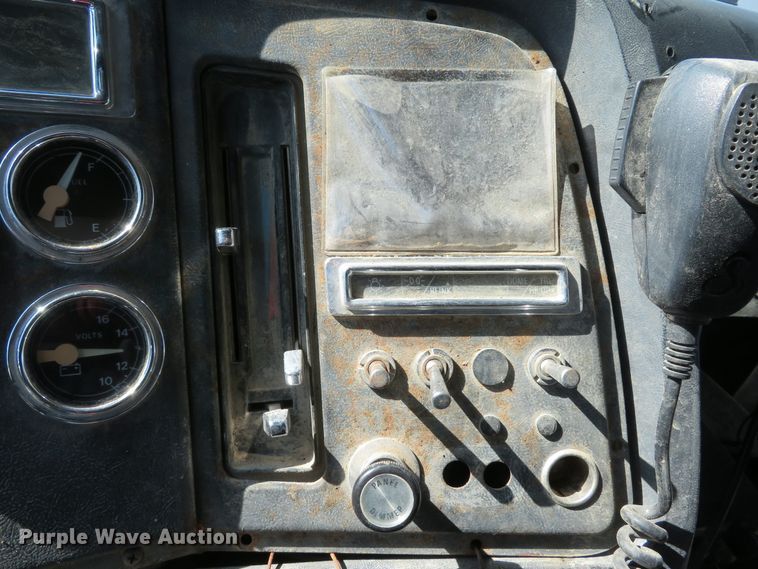 image for item DI2072 1990 Ford L8000 dump truck