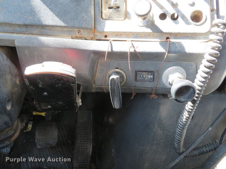 image for item DI2072 1990 Ford L8000 dump truck