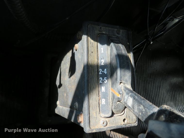 image for item DI2072 1990 Ford L8000 dump truck