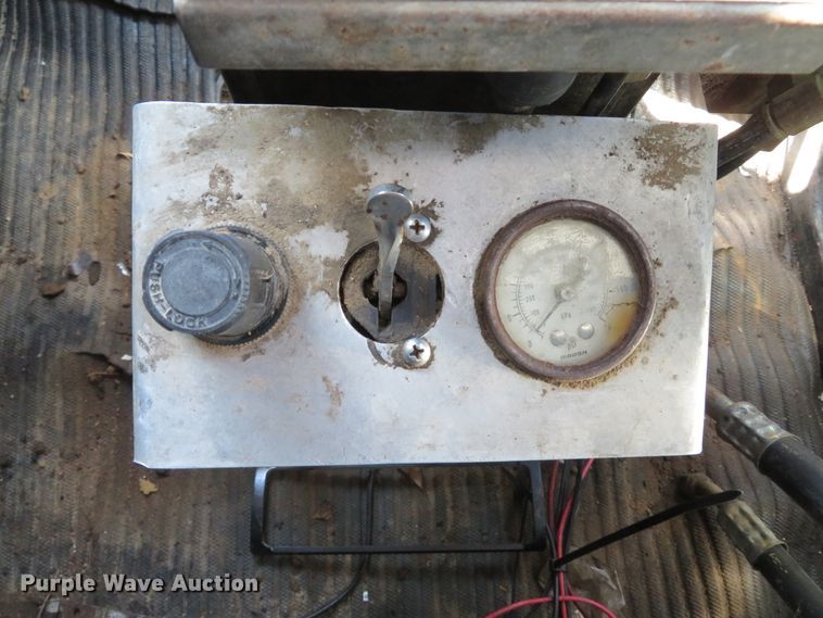 image for item DI2072 1990 Ford L8000 dump truck