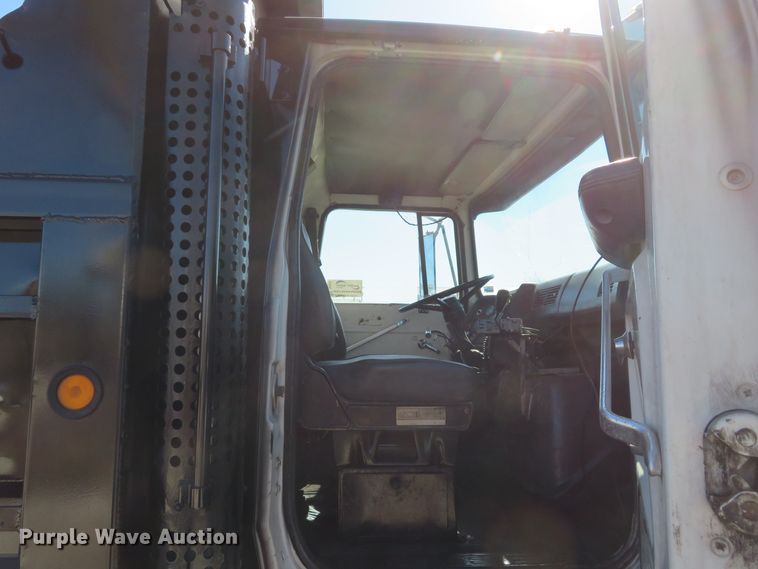 image for item DI2072 1990 Ford L8000 dump truck