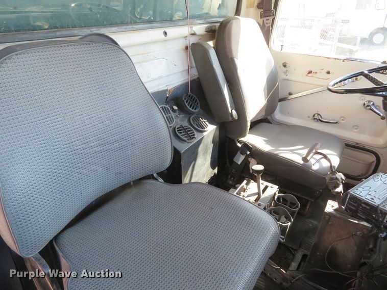 image for item DI2072 1990 Ford L8000 dump truck