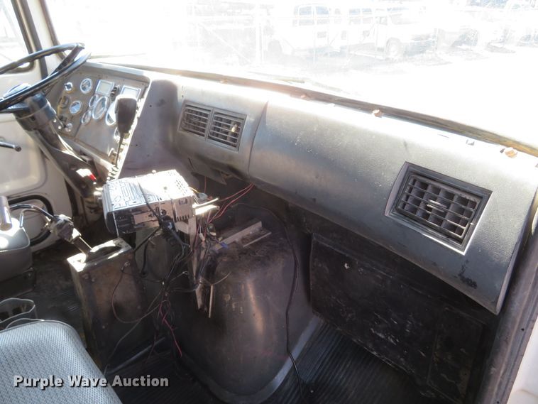 image for item DI2072 1990 Ford L8000 dump truck