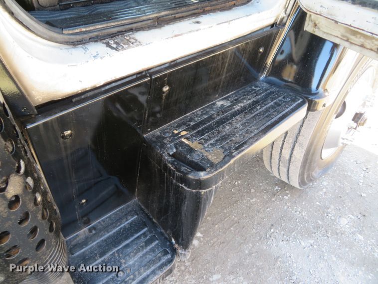 image for item DI2072 1990 Ford L8000 dump truck