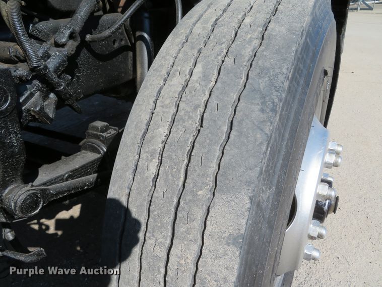 image for item DI2072 1990 Ford L8000 dump truck