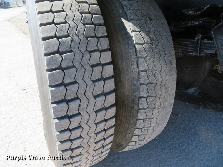 image for item DI2072 1990 Ford L8000 dump truck