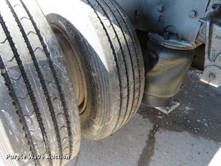 image for item DI2072 1990 Ford L8000 dump truck