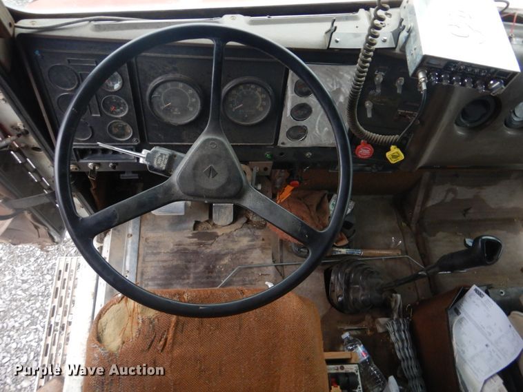 image for item DI2358 1990 International F9370 dump truck