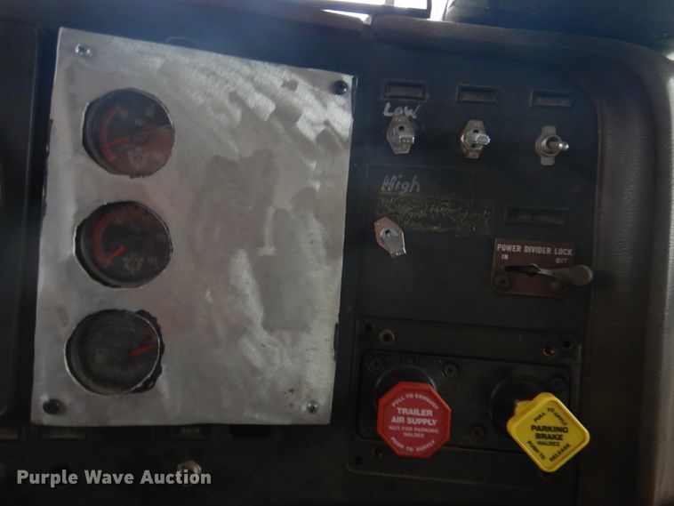 image for item DI2358 1990 International F9370 dump truck