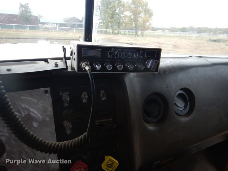 image for item DI2358 1990 International F9370 dump truck