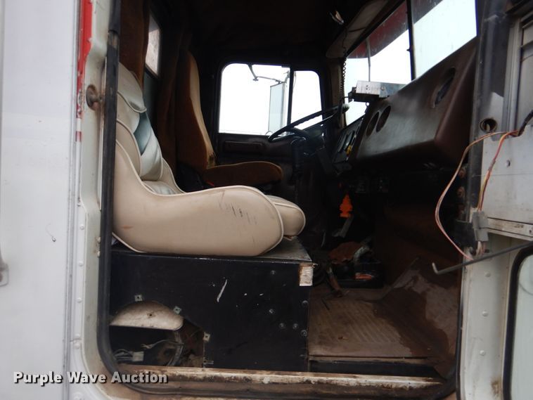 image for item DI2358 1990 International F9370 dump truck