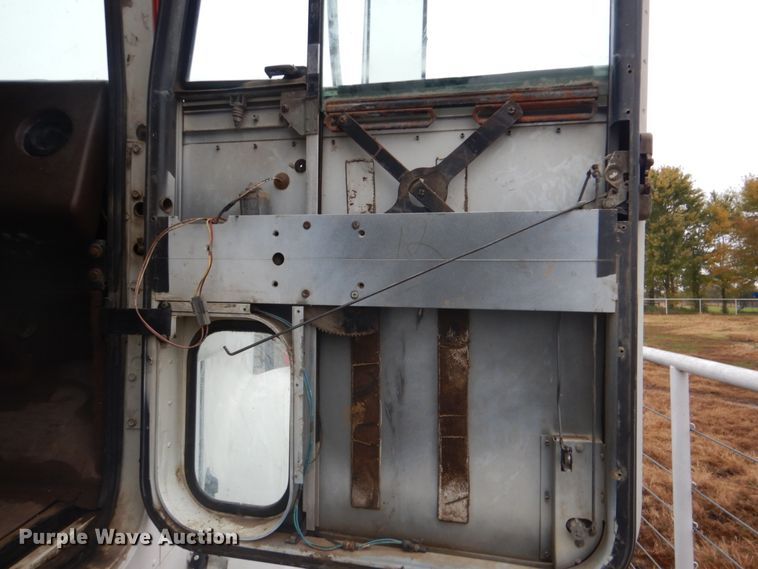 image for item DI2358 1990 International F9370 dump truck