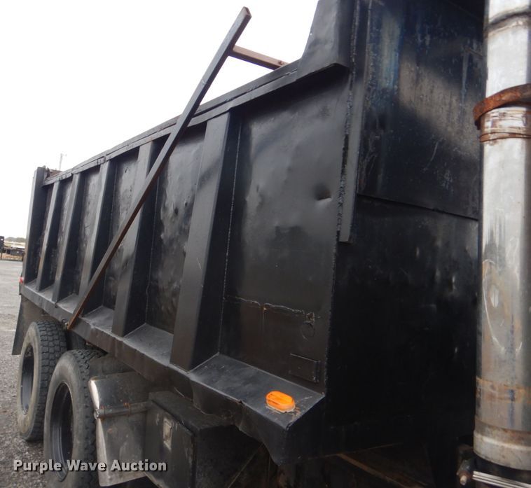 image for item DI2358 1990 International F9370 dump truck