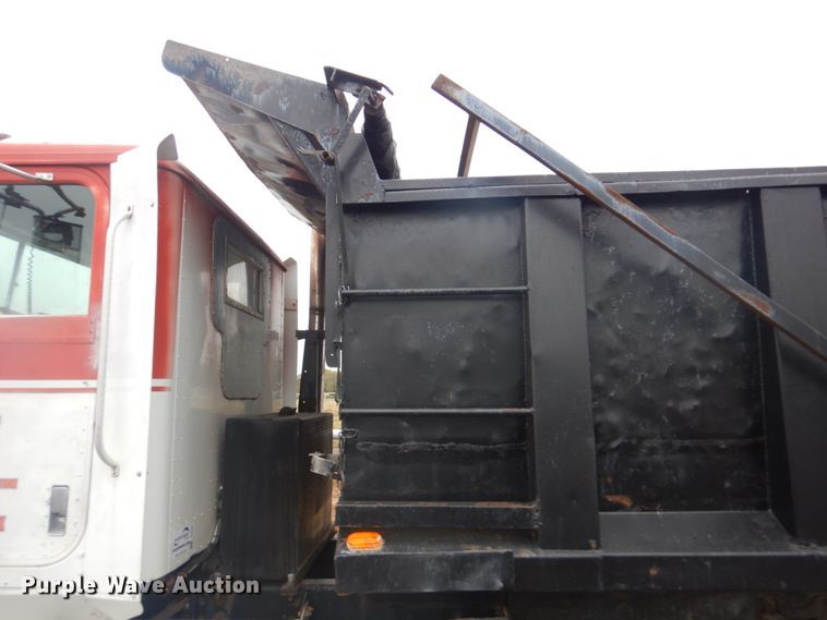 image for item DI2358 1990 International F9370 dump truck