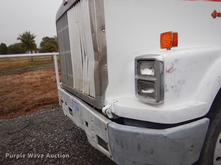 image for item DI2358 1990 International F9370 dump truck