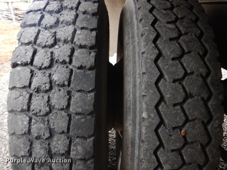 image for item DI2358 1990 International F9370 dump truck