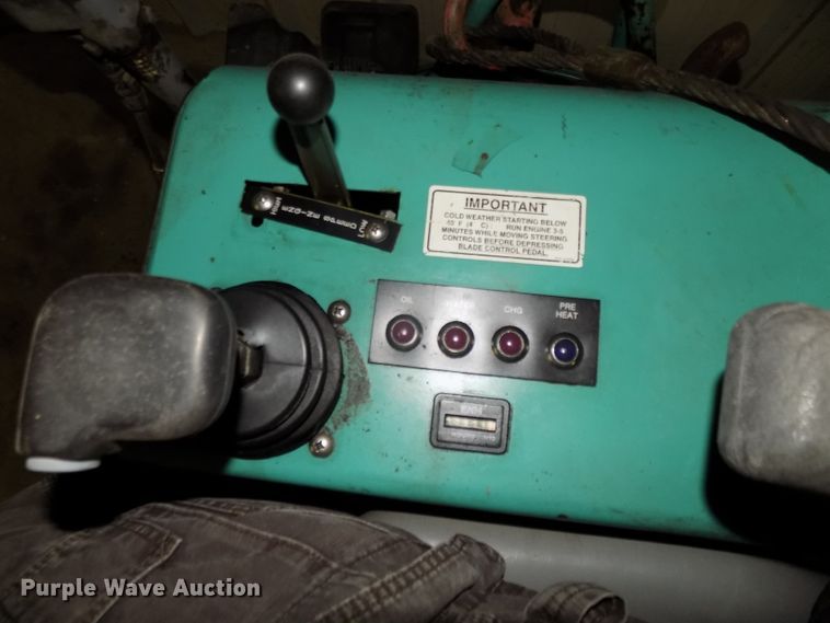 image for item DO9413 2009 MQ Whiteman HTH44TVDTCSL5 power trowel