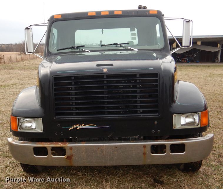 image for item EK9158 1999 International 4700 rollback tow truck