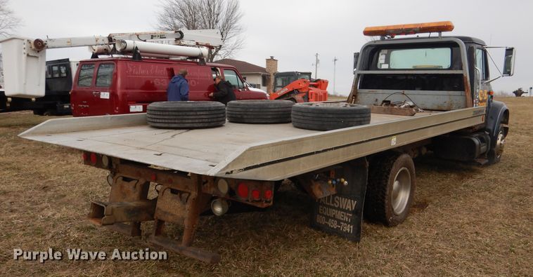 image for item EK9158 1999 International 4700 rollback tow truck
