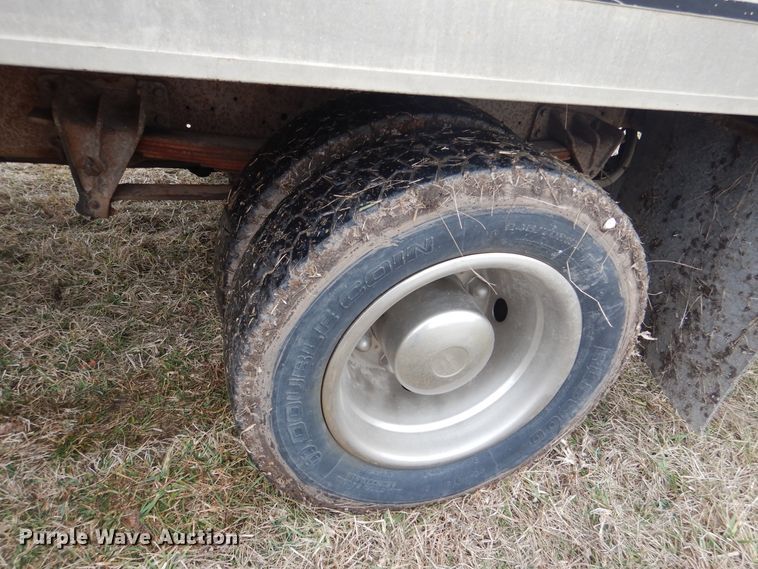 image for item EK9158 1999 International 4700 rollback tow truck