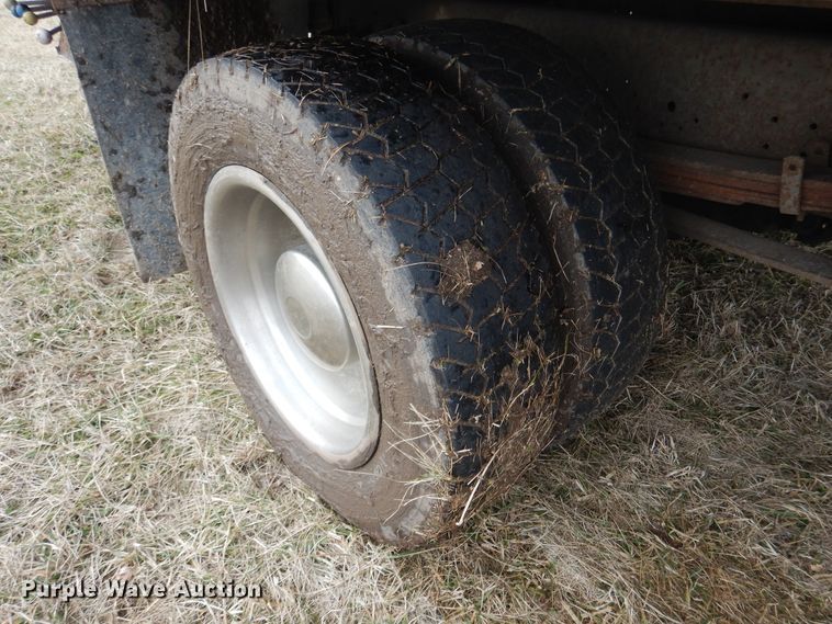 image for item EK9158 1999 International 4700 rollback tow truck