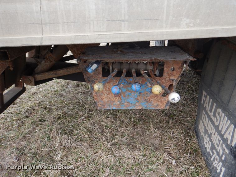 image for item EK9158 1999 International 4700 rollback tow truck