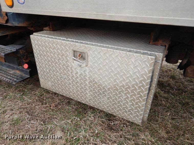 image for item EK9158 1999 International 4700 rollback tow truck