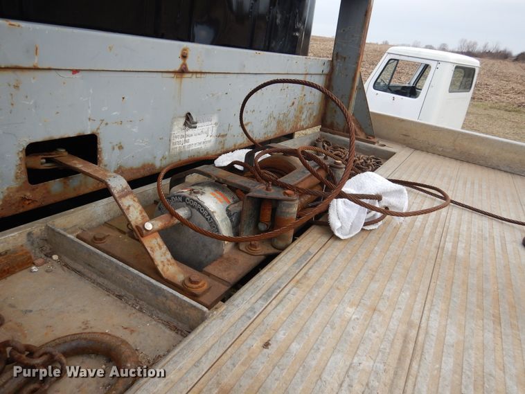 image for item EK9158 1999 International 4700 rollback tow truck