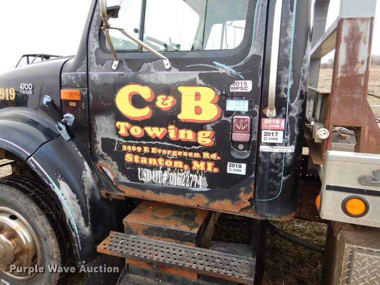 image for item EK9158 1999 International 4700 rollback tow truck