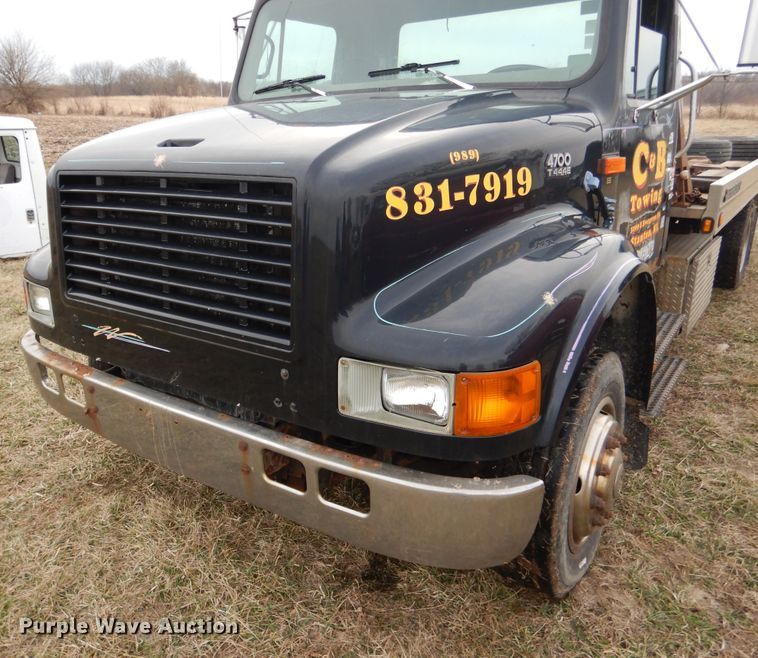 image for item EK9158 1999 International 4700 rollback tow truck