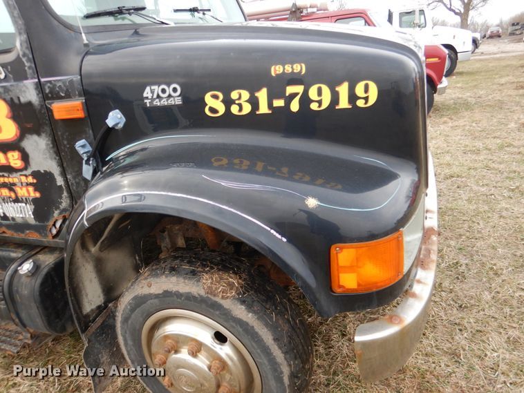 image for item EK9158 1999 International 4700 rollback tow truck