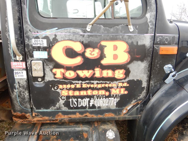 image for item EK9158 1999 International 4700 rollback tow truck